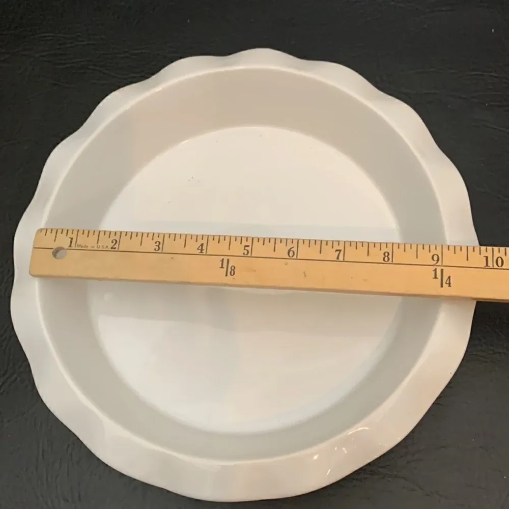 Ceramic Pie Baking Serving Dish Red White Fluted  9 Inch Valentines Christmas